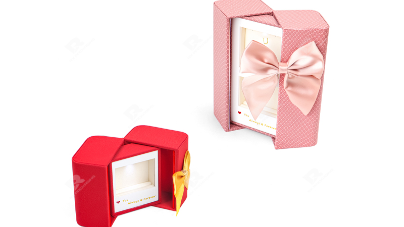 Custom Jewelry Packaging Boxes: A Blend of Elegance and Protection