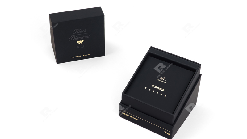 Luxury Gift Packaging Box for VIP Members by RX Packaging