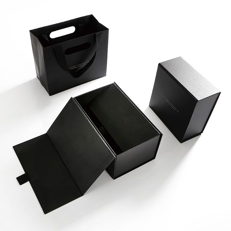 VICTORIA Apparel box