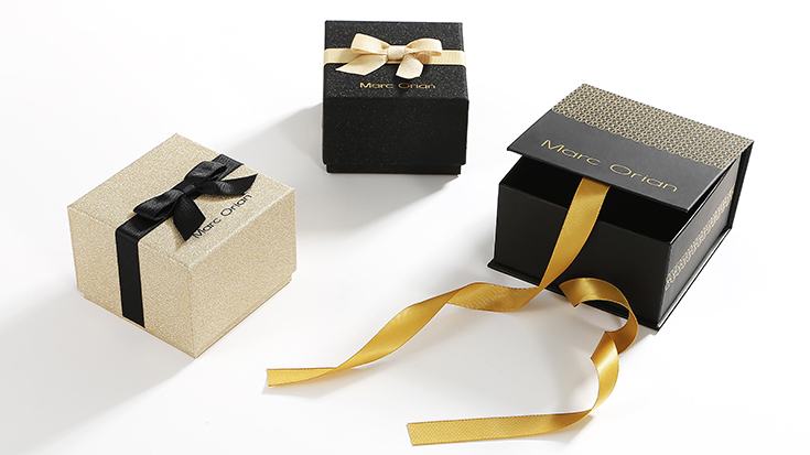 What are the spot colors and characteristics used in printing?