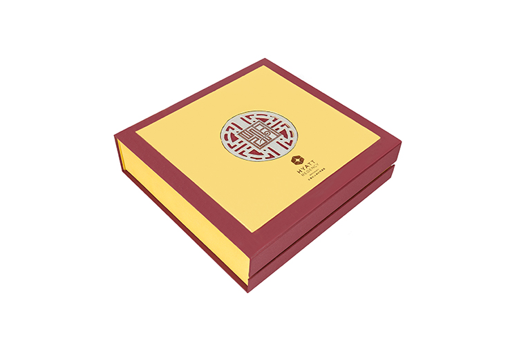 Fusing Chinese Elements and Hotel History in a Gift Box for a Dongguan Hotel